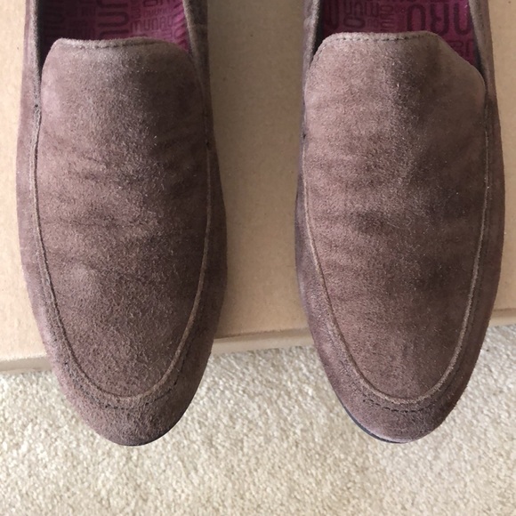 Munro shoes Harrison style suede loafers light brown “Greige”. Size 8.5 N narrow - Picture 5 of 5